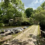 Le Moulin Du Guy, Proche Du Puy Dufou Alojamento de Acomodação e Pequeno-almoço 3*
