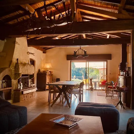 Le Moulin Du Guy, Proche Du Puy Dufou 住宿加早餐酒店