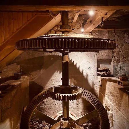 Le Moulin Du Guy, Proche Du Puy Dufou 住宿加早餐酒店
