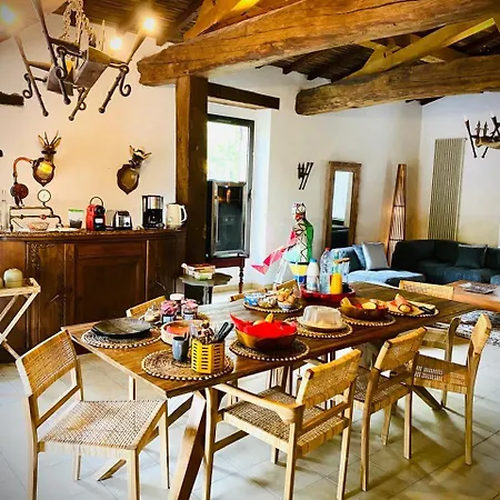 Le Moulin Du Guy, Proche Du Puy Dufou Bed & Breakfast Chanverrie