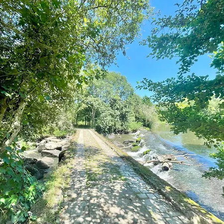Le Moulin Du Guy, Proche Du Puy Dufou *