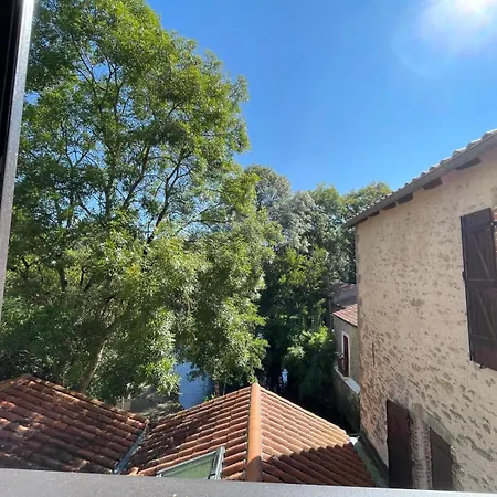 Le Moulin Du Guy, Proche Du Puy Dufou Bed & Breakfast