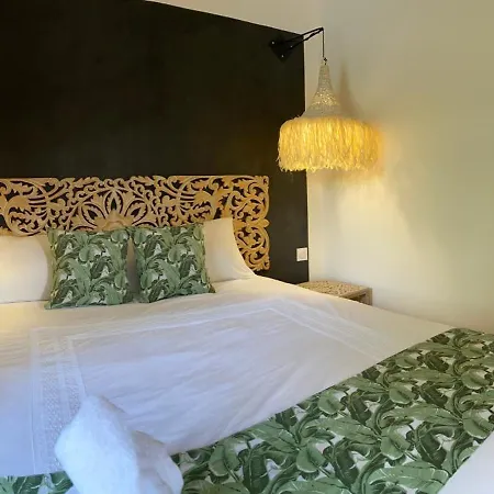 Le Moulin Du Guy, Proche Du Puy Dufou Bed & Breakfast *