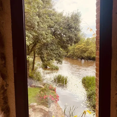 Le Moulin Du Guy, Proche Du Puy Dufou *