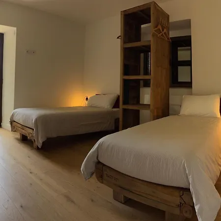 Le Moulin Du Guy, Proche Du Puy Dufou Bed & Breakfast