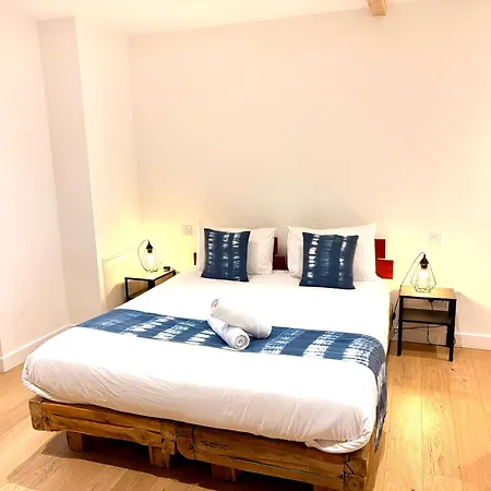 فندق مبيت وإفطار Le Moulin Du Guy, Proche Du Puy Dufou