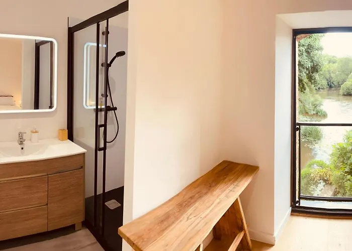 Couette-café Le Moulin Du Guy, Proche Du Puy Dufou Chanverrie