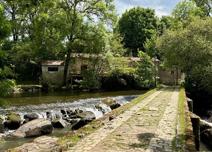 Le Moulin Du Guy, Proche Du Puy Dufou Couette-café 3*