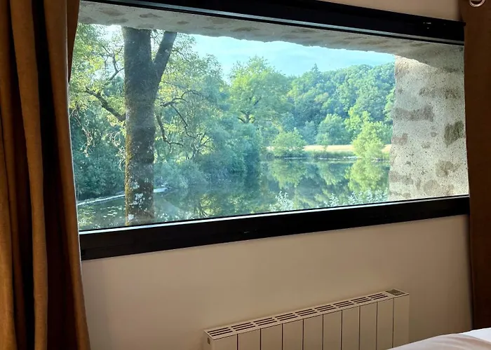 Couette-café Le Moulin Du Guy, Proche Du Puy Dufou Chanverrie