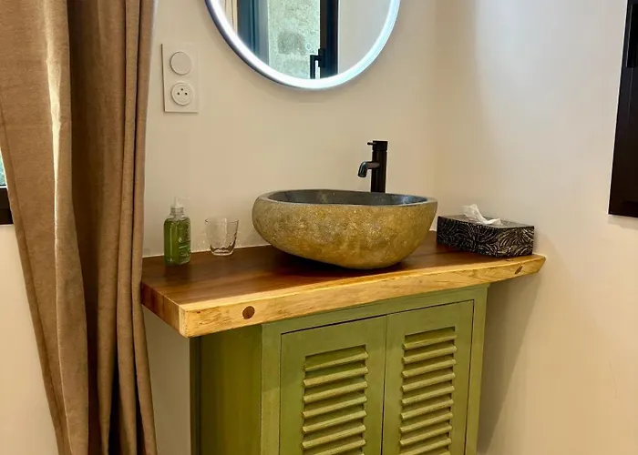 Couette-café Le Moulin Du Guy, Proche Du Puy Dufou Chanverrie