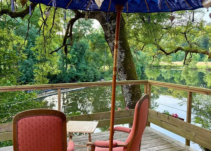 Couette-café Le Moulin Du Guy, Proche Du Puy Dufou Chanverrie